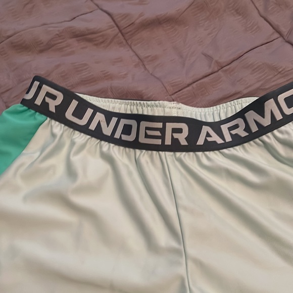 Mint green under armour shorts - Picture 2 of 4
